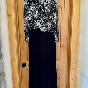 Beautiful Tadashi Shoji formal dress